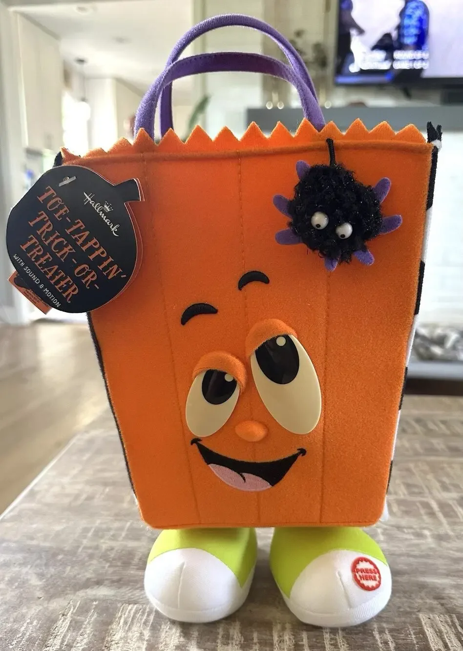 Hallmark Halloween Animated Toe Tappin Trick or Treat Talking Bag Does NOT Dance